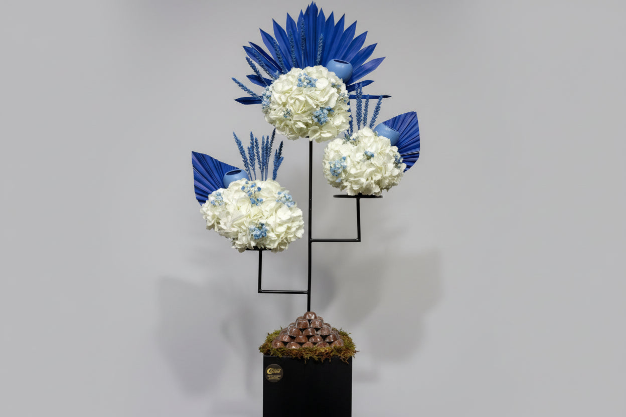 stand with blue and white flowers
